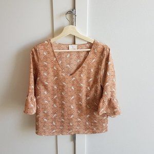 Pretty Urban Outfitters Blouse w/ ruffle sleeves